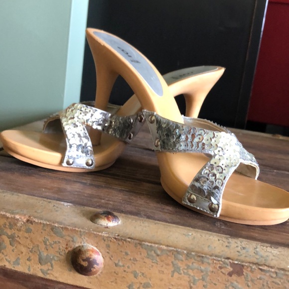 Bakers Shoes - Women sequin pumps by Bakers size 7